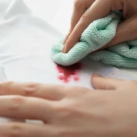 چگونه لاک را از روی لباس پاک کنیم؟