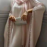 راهنمای شیک‌ترین مدل‌های عبا برای مراسم‌های رسمی