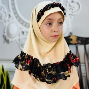 مقنعه چین دار بچگانه ژورژت کرمی(طرح 1)