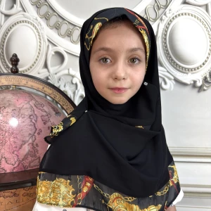 مقنعه دکمه دار بچگانه مشکی (طرح5)