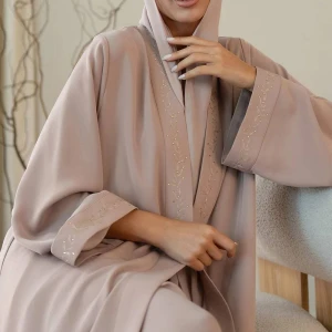 عبا بحرینی جواهر دوزی