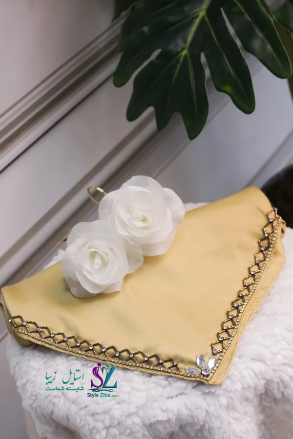 روسری کار شده با دست مدیسا (طلایی)