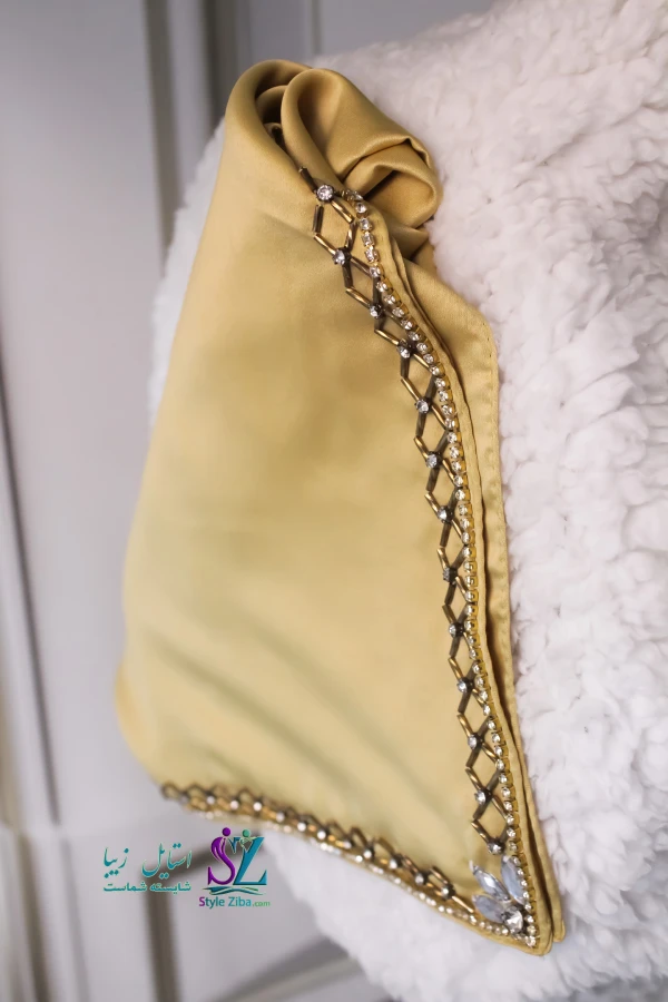 روسری کار شده با دست مدیسا (طلایی)